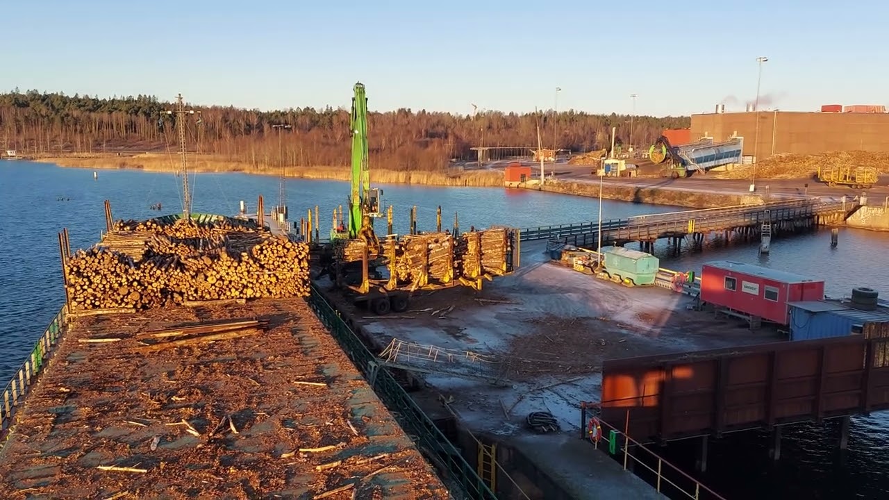 Sennebogen 835  - High Speed Performanance Material Handler Machine