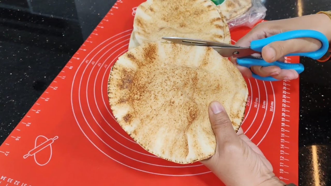 اختراع جامد جمدان هتعمليها في رمضان 🤷 عندك رغفين عيش تعمليها👌⁉️ #سمبوسة_رمضان 