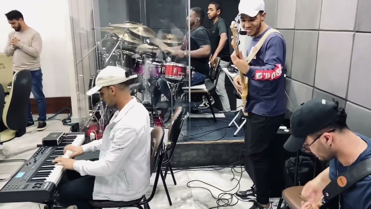 COM MUITO LOUVOR - PERUCHE ADORAÇÃO (COVER)