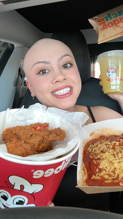 JOLIBEE CAR MUKBANG🍗#shorts #mukbang #friedchicken