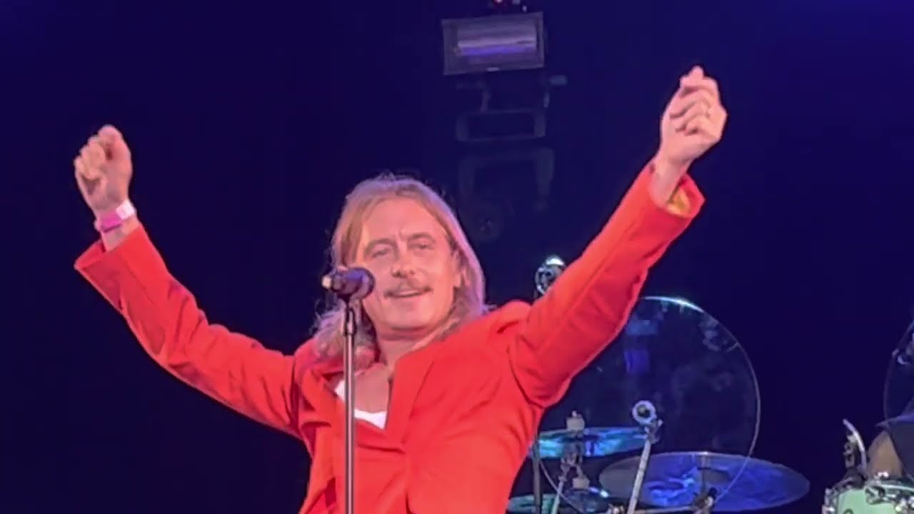 Mark Owen at Isle of Wight Festival 18 June 2022 - Are You Looking For Billy and Shine