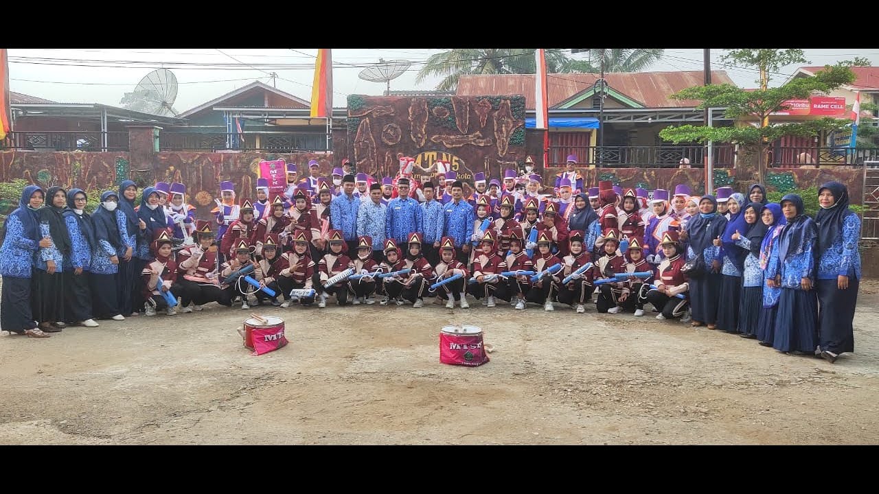 Tim Korsik MTsN 5 Lima Puluh Kota Iringi Pawai Qatam Qur'an Mesjid Muttaqin Situjuh Batua