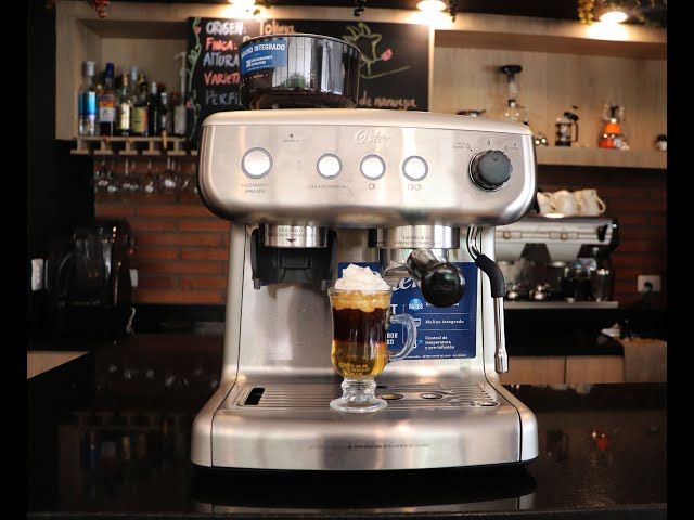 Cafetera para espresso Oster® Perfect Brew 15 bar molino integrado