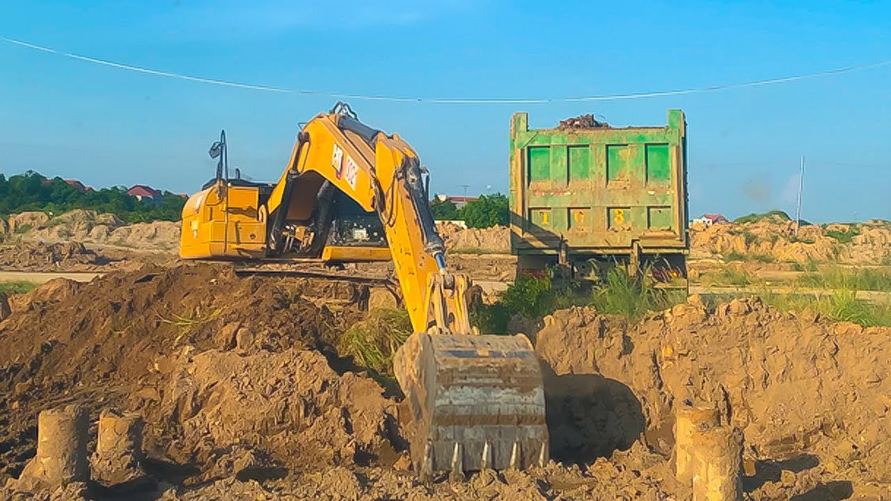 Caterpillar 320 GX  Excavator Loading Dump Truck  - Mega Machines Movie - 4K