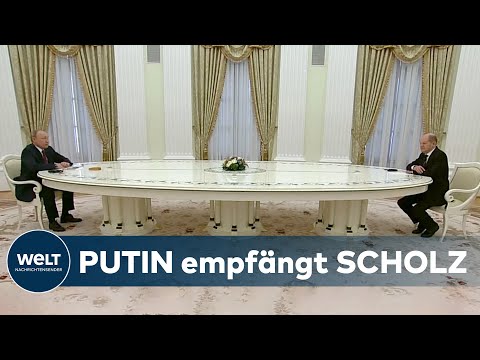 SCHOLZ bei PUTIN: Begrüßung am Sechs-Meter-Tisch | WELT DOKUMENT