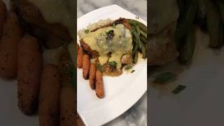 Creamy Garlic Lemon Pepper Chicken over White Rice, Baby Carrots and String Beans #chickenandrice