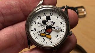 Mickey Mouse watch, garage sale gold! 😊❤️🎊🎉 #watchcollection #watches 