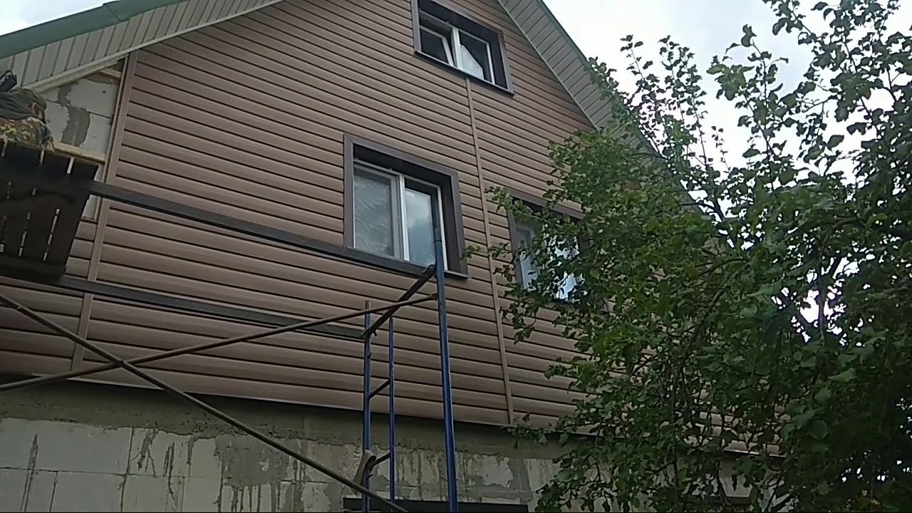 Отделка фронтонов сайдингом - YouTube