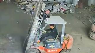 💀REALLY BAD FORKLIFT ACCIDENT
