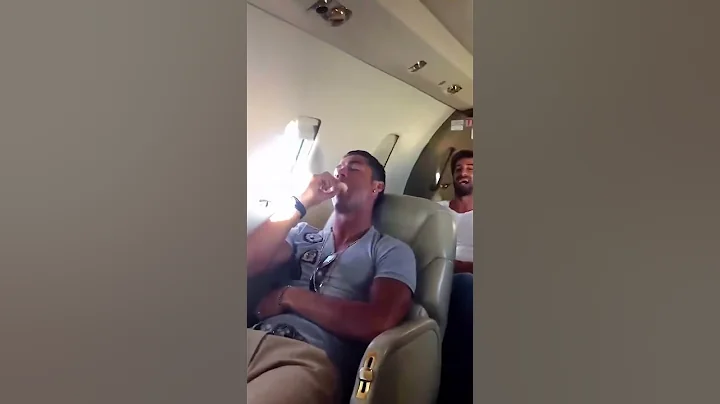 Cristiano Ronaldo got pranked in the airplane 😂 (via rickyregufe/Instagram) #shorts - DayDayNews