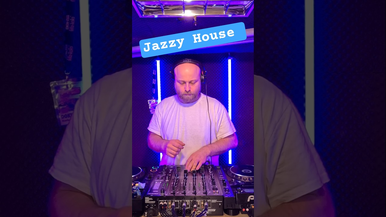 A to zaskoczka... zamiast techniawy... nieco jazzy house!