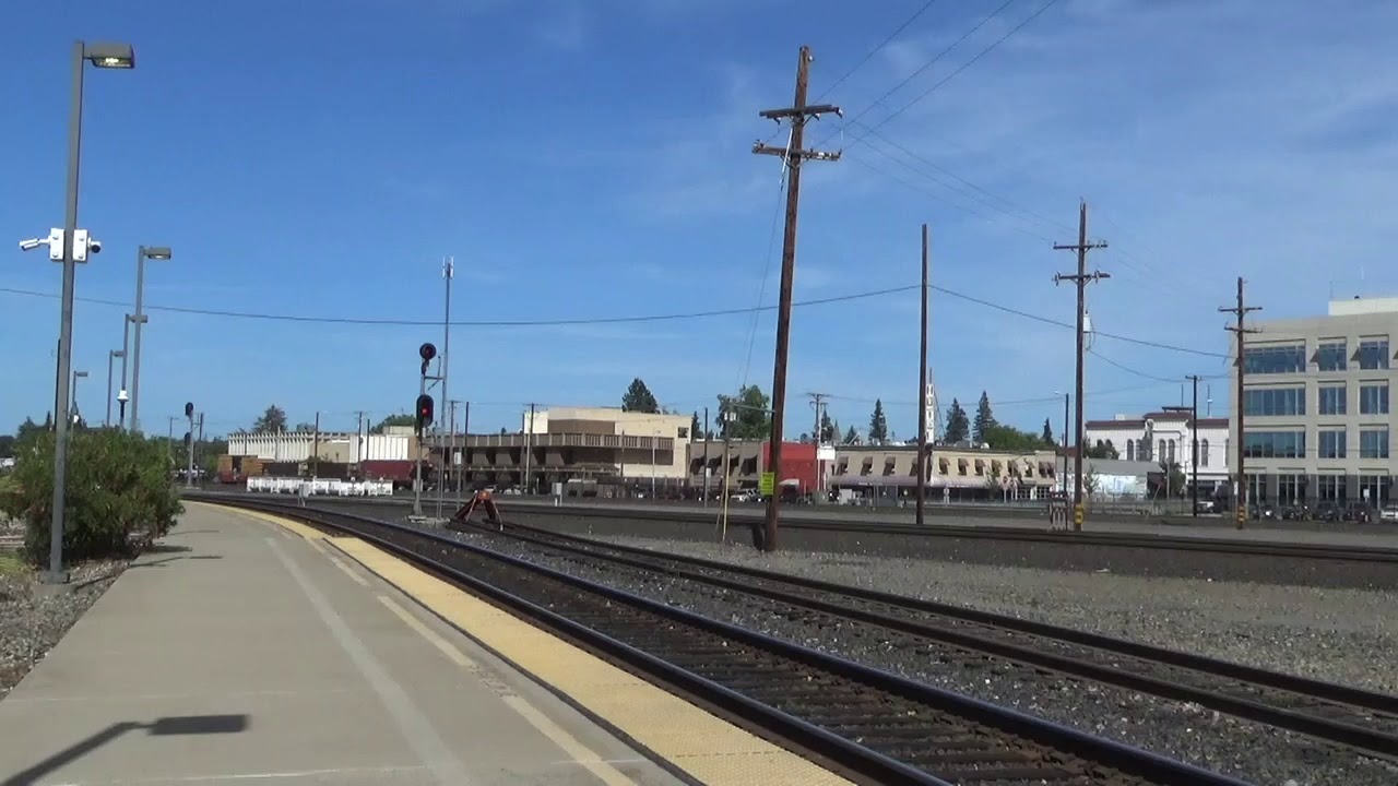 CN 2105 and UP 6910 on Light power move.