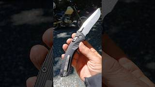 A stout cross bar locking type knife - Microtech Amphibian
