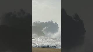 Relaxing Occean Waves crashing on the Beach - Relaxing Sound of Nature - 4k UHD