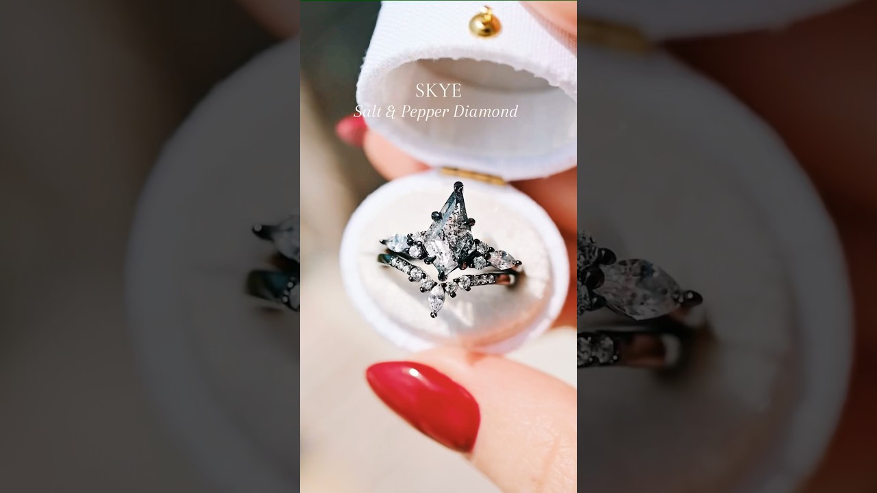 Would you say YES to a black engagement ring? 🖤✨ 