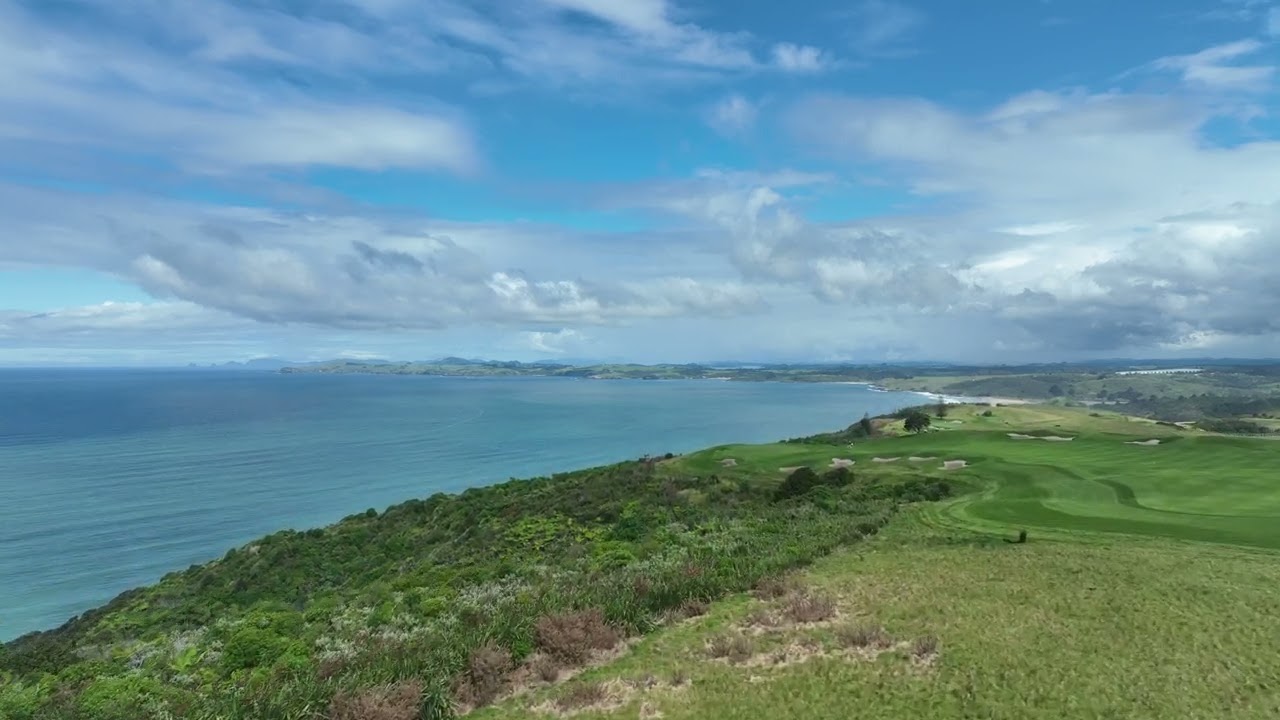 Kauri Cliffs-  hole 16, Dave's tee shot