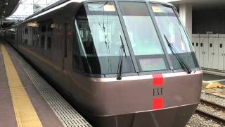 ３００００形ＥＸＥ特急ロマンスカーはこね４号新宿行き小田原駅発車