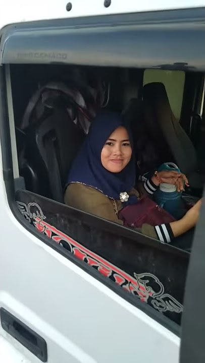 Driver cantik dari pt siba surya muat di tanjung priok