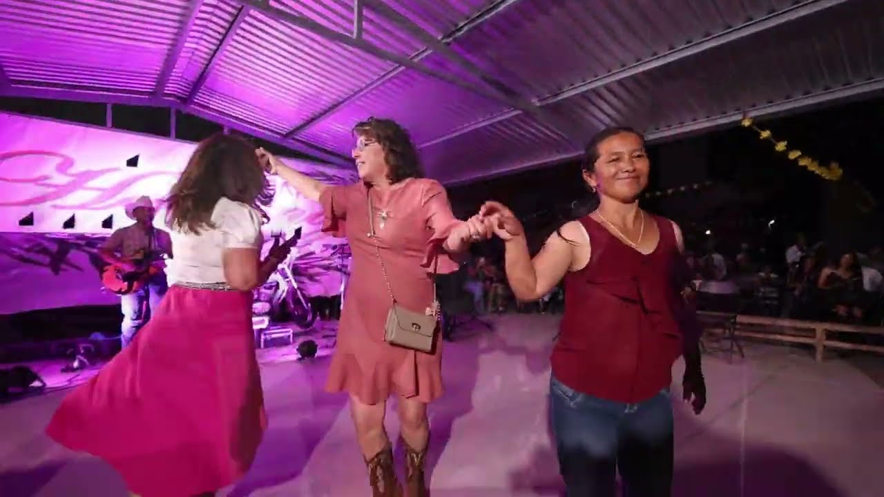 HOMENAJE A LOS PROF  CARMEN LUCIO Y MAXIMINO LOPEZ 18 MAY 24 ARROYO HONDO (BAILE PRIMERA PARTE)