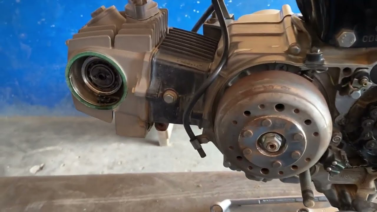 Amazingly open head Cylinder of CD 70 without any traces/head cylinder fitting/Naveed auto workshop