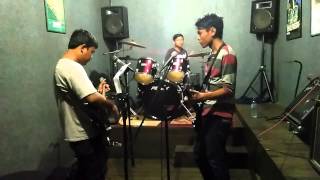 Download Lagu Superman is deat all angel cry kontradiktif band MP3