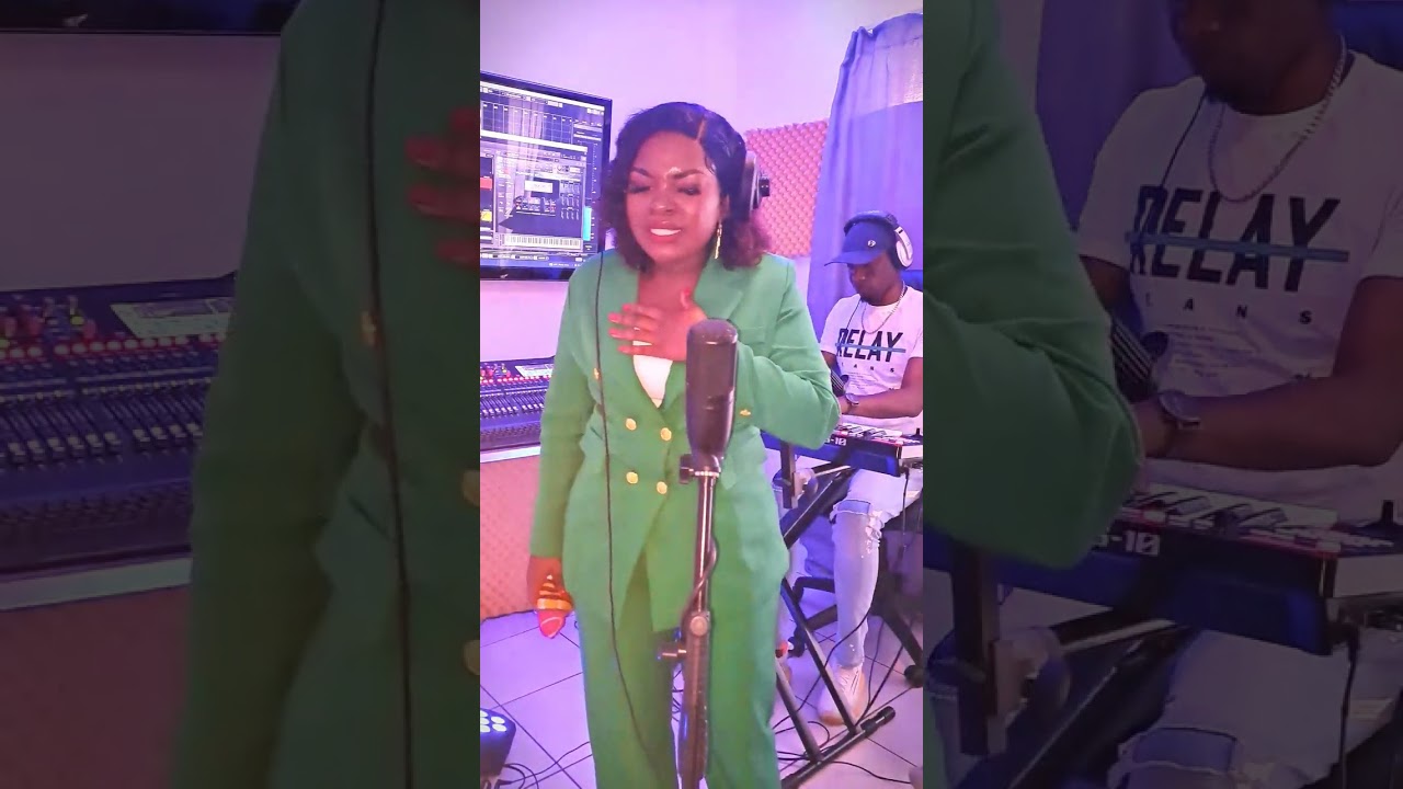 Ndinonzwa Manzwi (Min Blessing Jeduthun).               In worship with Stah Shumba