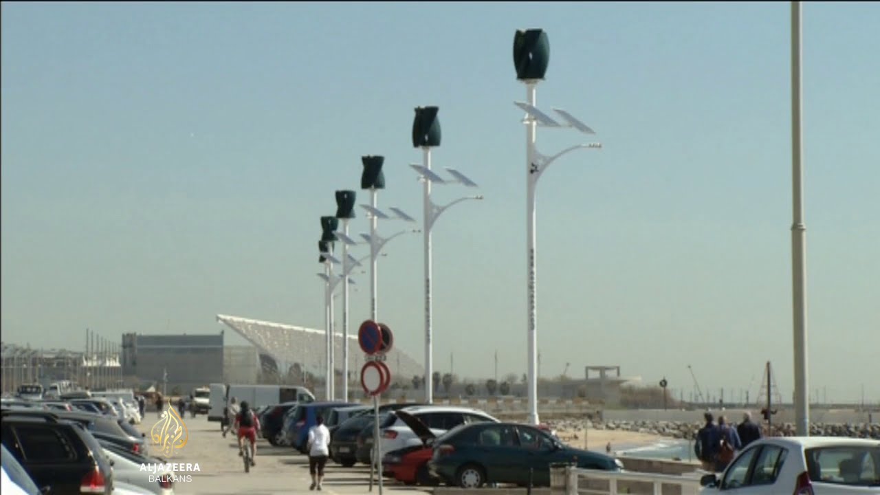 إضاءة الشوارع ذاتية الاستدامة في برشلونة