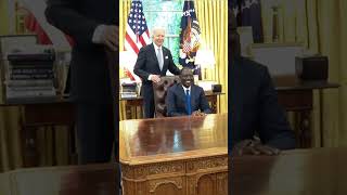 Rais William Ruto aketi katika Resolute Desk pale White House