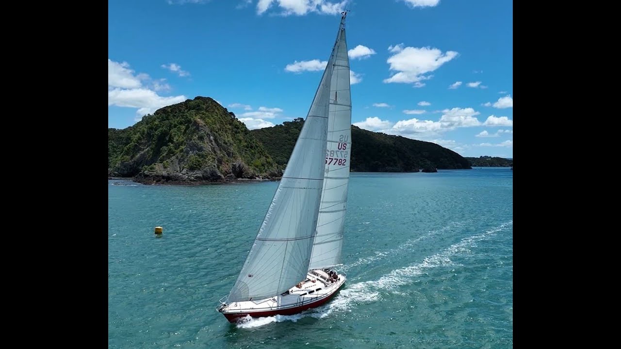 139 000 новозеландских долларов. На этом видео запечатлено плавание яхты Cheyenne в живописном за...