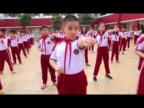 Video Học sinh Trường Hoàng Việt tập thể dục buổi sáng - YouTube