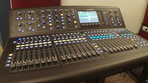Midas M32 Live Digital Mixer Unboxing