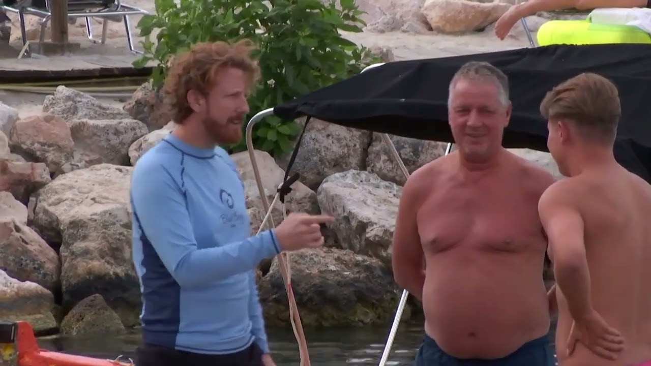 Pim als duikinstructeur - FOUTE VRIENDEN OP VAKANTIE