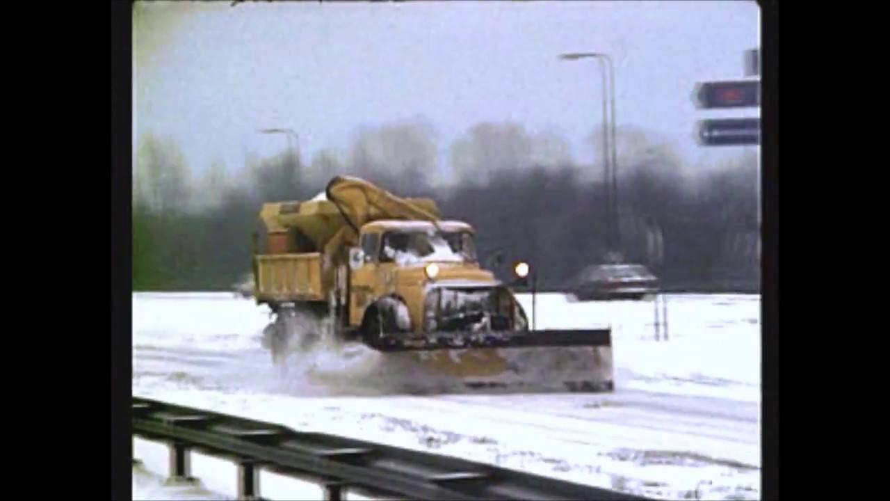 Sneeuwschuiven op de snelweg in de jaren 80