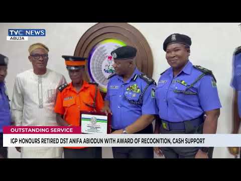 IGP Disu Honours Retired DST Anifa Abiodun With Award Of Recognition, Cash Support