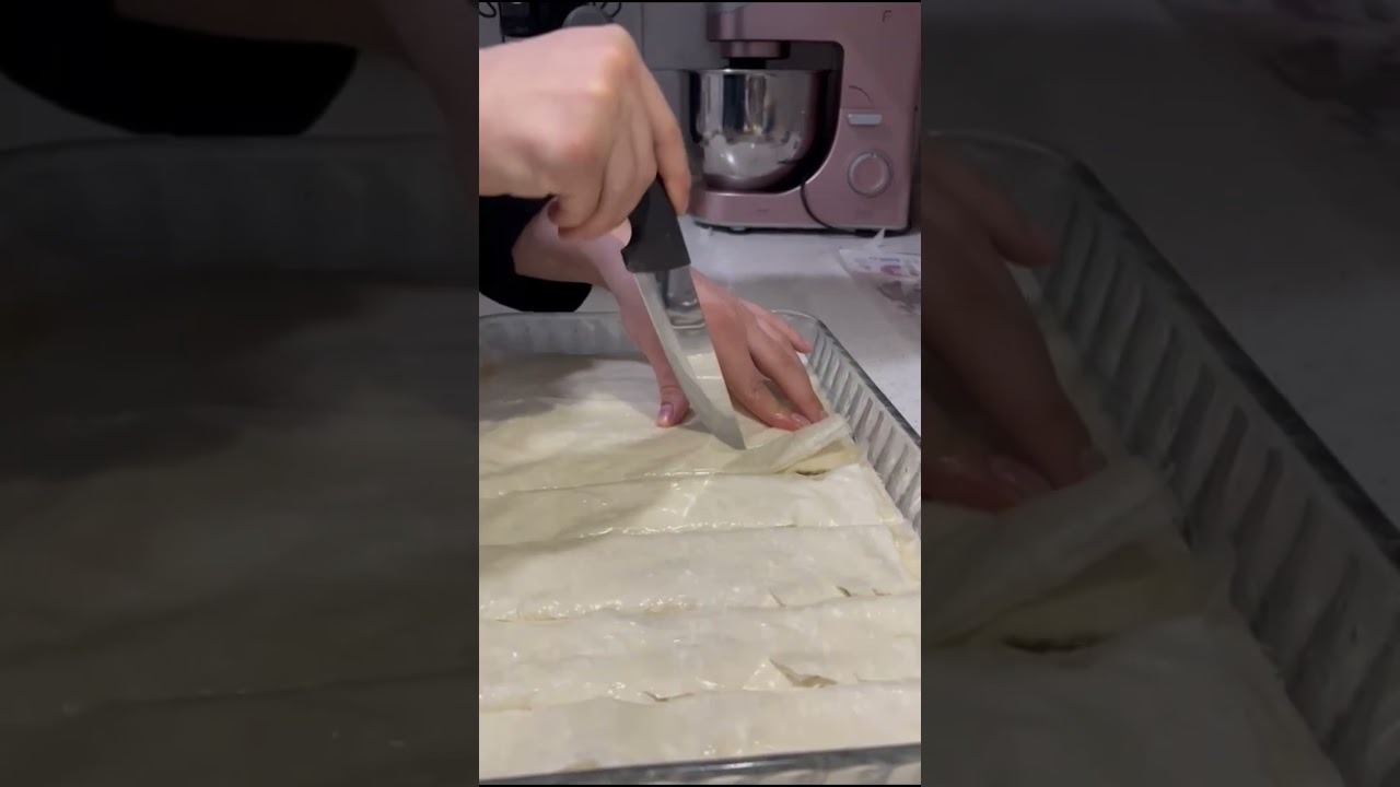 Soğuk Baklava Tarifi – Hafif ve Serinleten Tam Ölçülü Kolay Soğuk Baklava Yapımı Soğuk Baklava Tarifi – Hafif ve Serinleten Tam Ölçülü Kolay Soğuk Baklava Yapımı