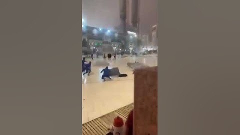 Sandy chaos caused by thunderstorm downbursts in Mecca
