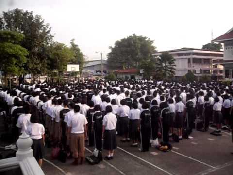 กิจกรรมเข้าแถวเคารพธงชาติ นักรเรียนกัลยาณีศรีธรรมราช2