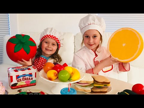 Sisters Cooking Food and Cake! Pretend Play Cafe