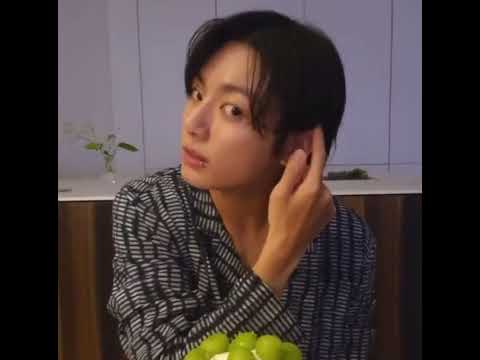 Showing his hair pin 😂