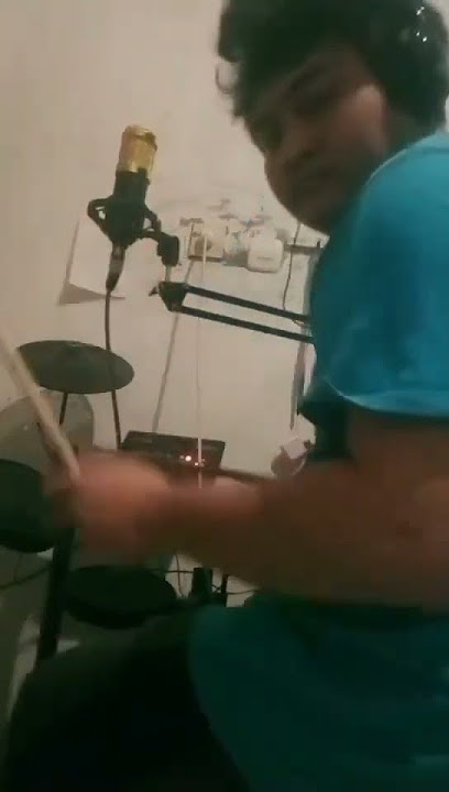 karena wanita ingin dimengerti ada band drumless firzy