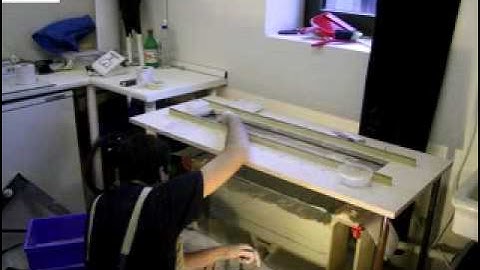 Preparing an analogue experiment box (Structural Geology)