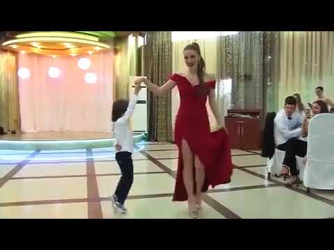 პატარა ქუთაისელის მოულოდნელი სიურპრიზი სექსუალურ მასწავლებელს ინტერნეტს „აფეთქებს„