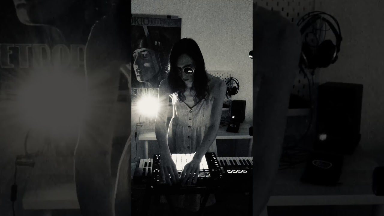 ODIDADA: Keeping the Ball Rolling - live indoors, Geneva 31.03.2020 (vertical video)