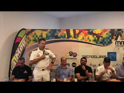 El director de la Escuela Naval de Suboficiales, almirante Juan Ricardo Rosso,