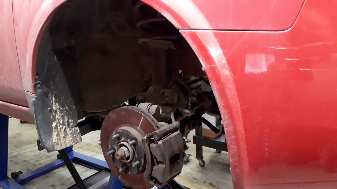 Nissan venttiiliremppa osa 11 Laturin ja tehostimen hihnojen irroitus