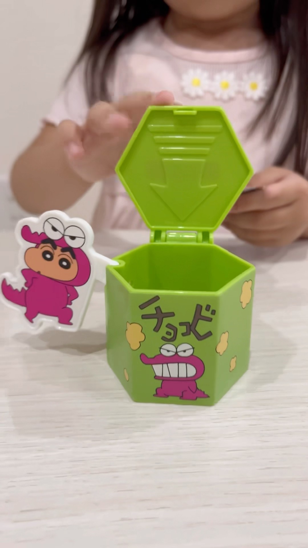 激安特価 Latest⭐️Happy Set] Shin-chan Crayon with play Let's トップス