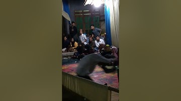Acara lempar selendang