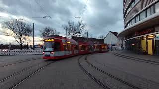 Der Triebwagen 104 verlässt den Hauptbahnhof Brandenburg an der Havel