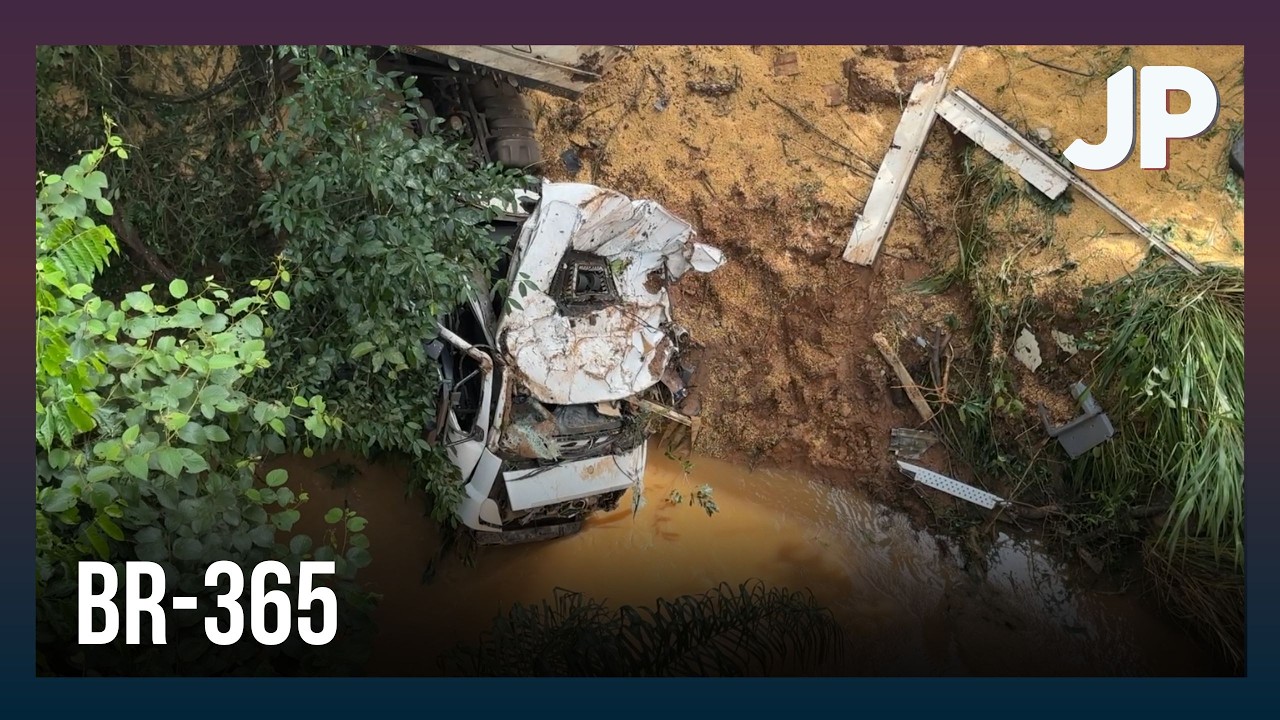 Drones auxiliam nas buscas por motorista que desapareceu após carreta cair de ponte