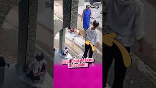 Lagi Enak Makan Di Ludahin